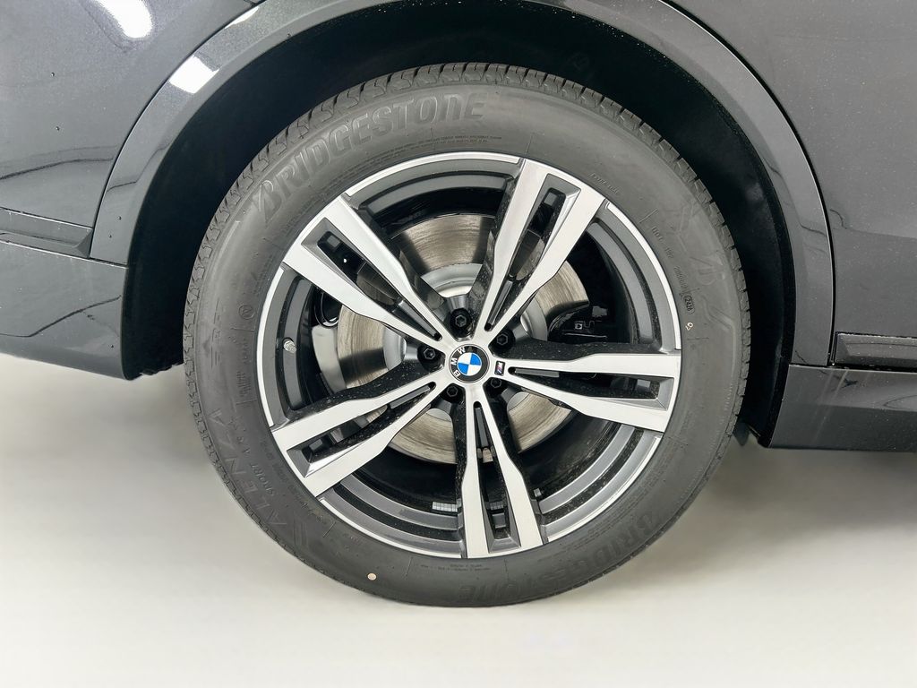 Thumbnail: 2027 BMW X7 - 32
