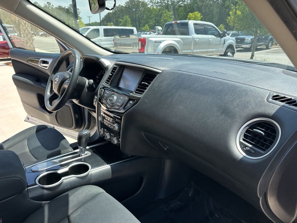 2017 Brilliant Silver Metallic Nissan Pathfinder SV FWD SUV