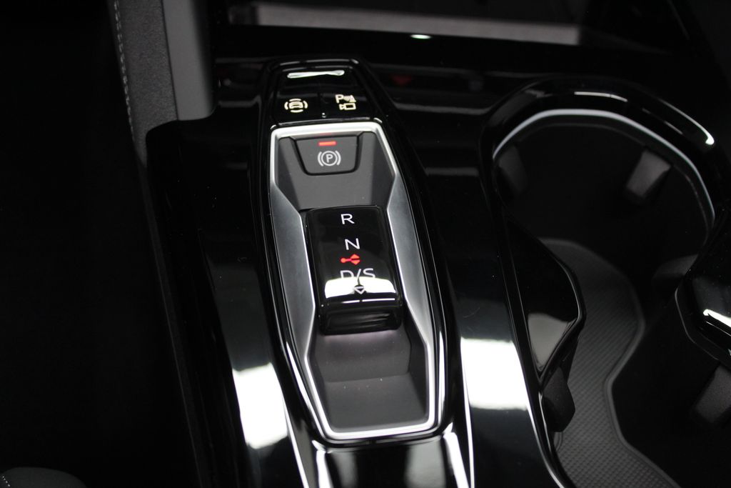 Thumbnail: 2025 Audi SQ5 - 18