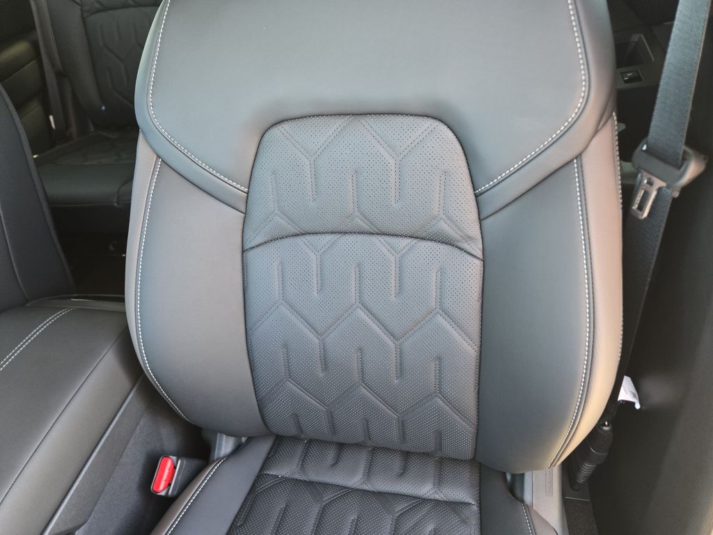 2026 Nissan Pathfinder Platinum - 9