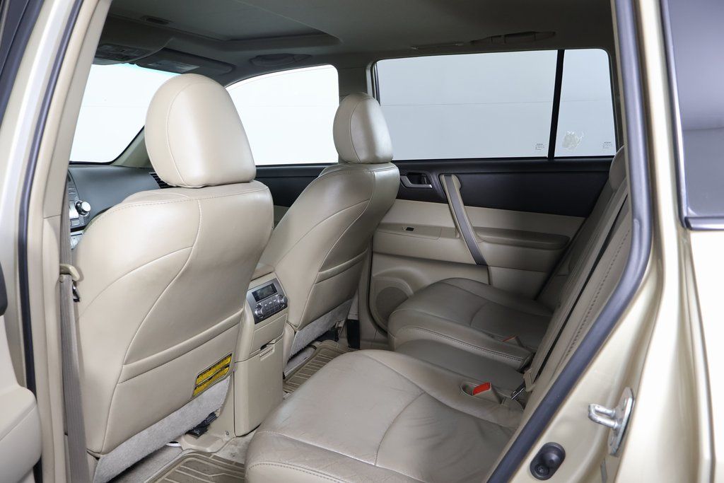 Thumbnail: 2010 Toyota Highlander - 11