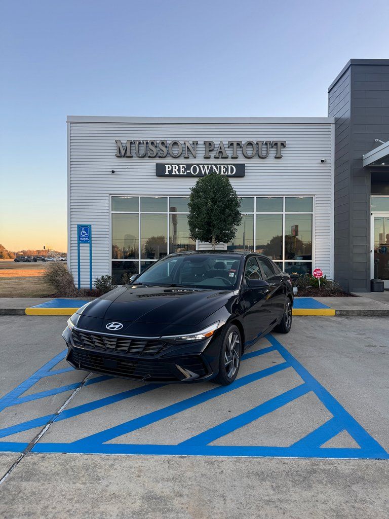 2025 Hyundai Elantra SEL Convenience FWD