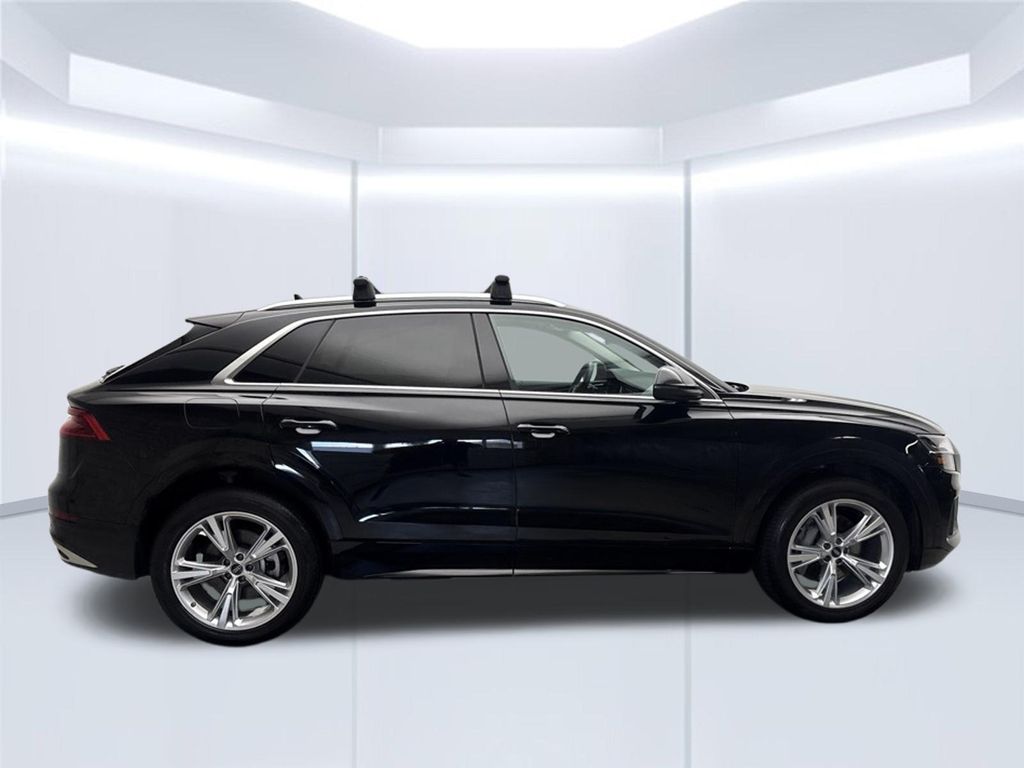 Thumbnail: 2023 Audi Q8 - 10