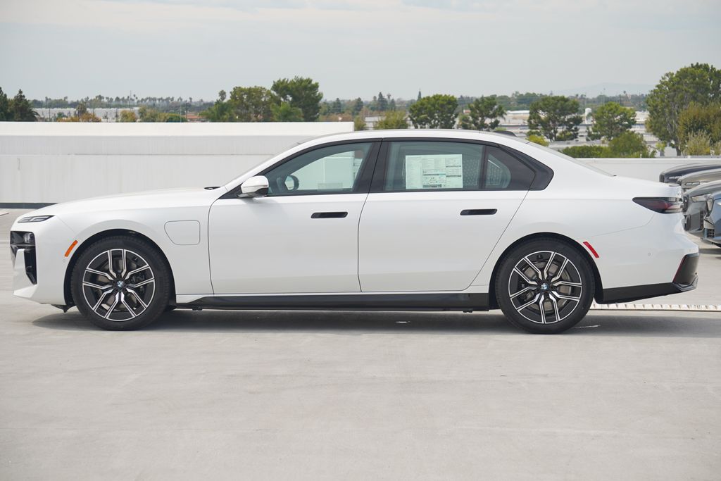 Thumbnail: 2026 BMW 7 Series - 4