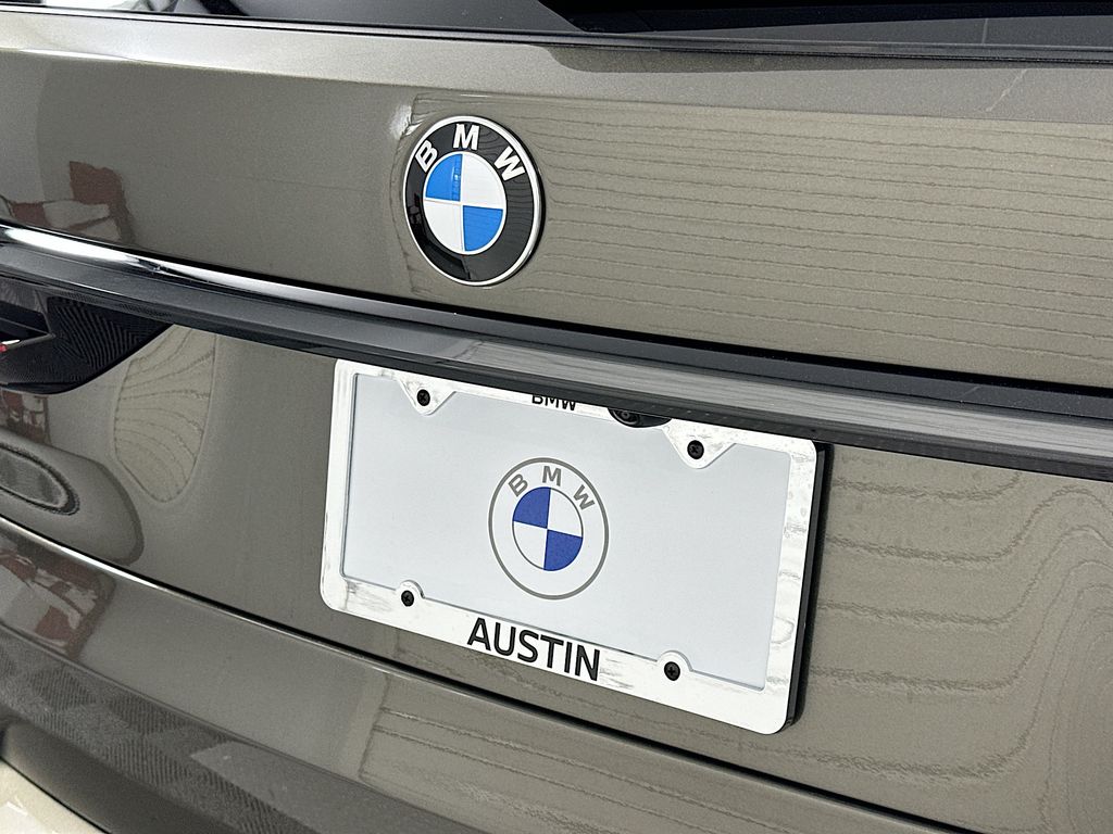 Thumbnail: 2026 BMW X7 - 22