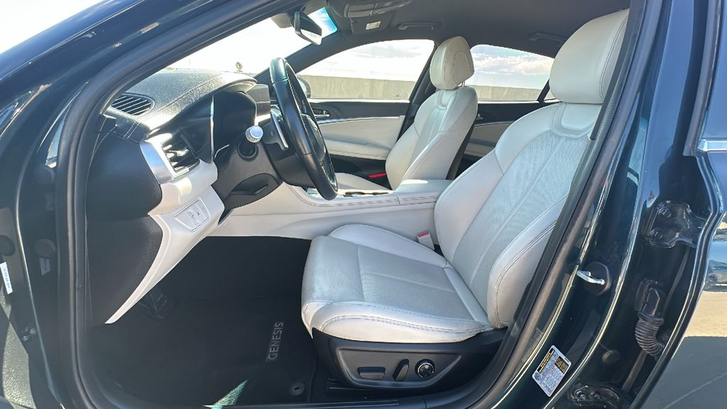 2024 Genesis G70 2.5T - 3