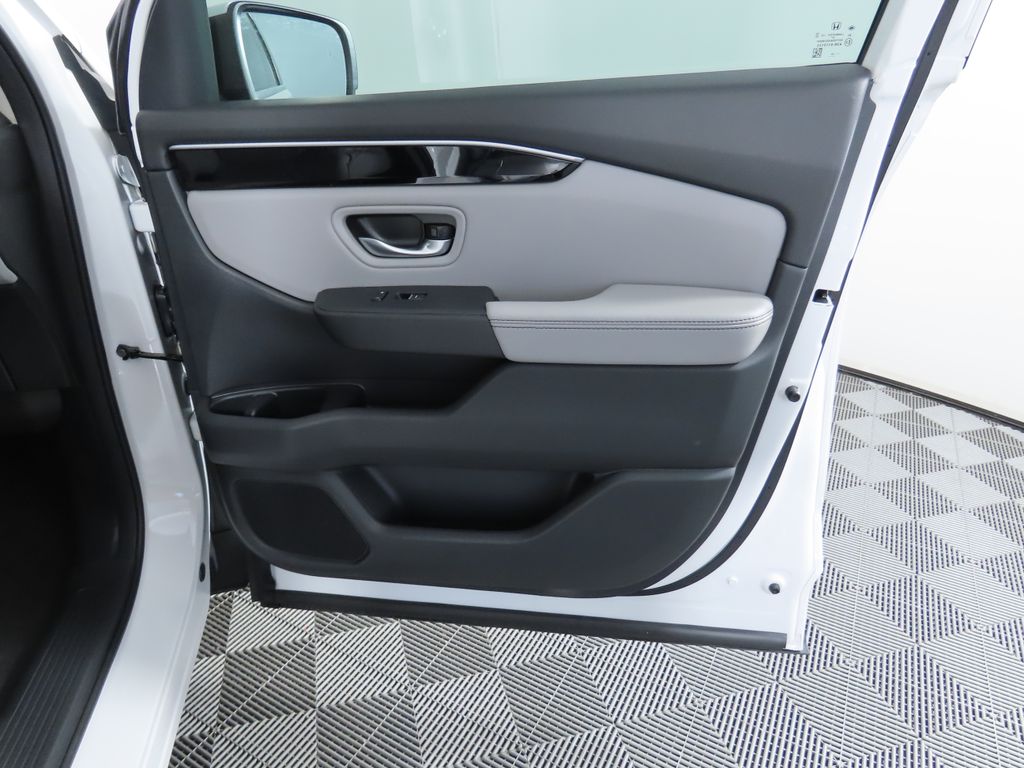 2025 Honda Pilot Touring 28