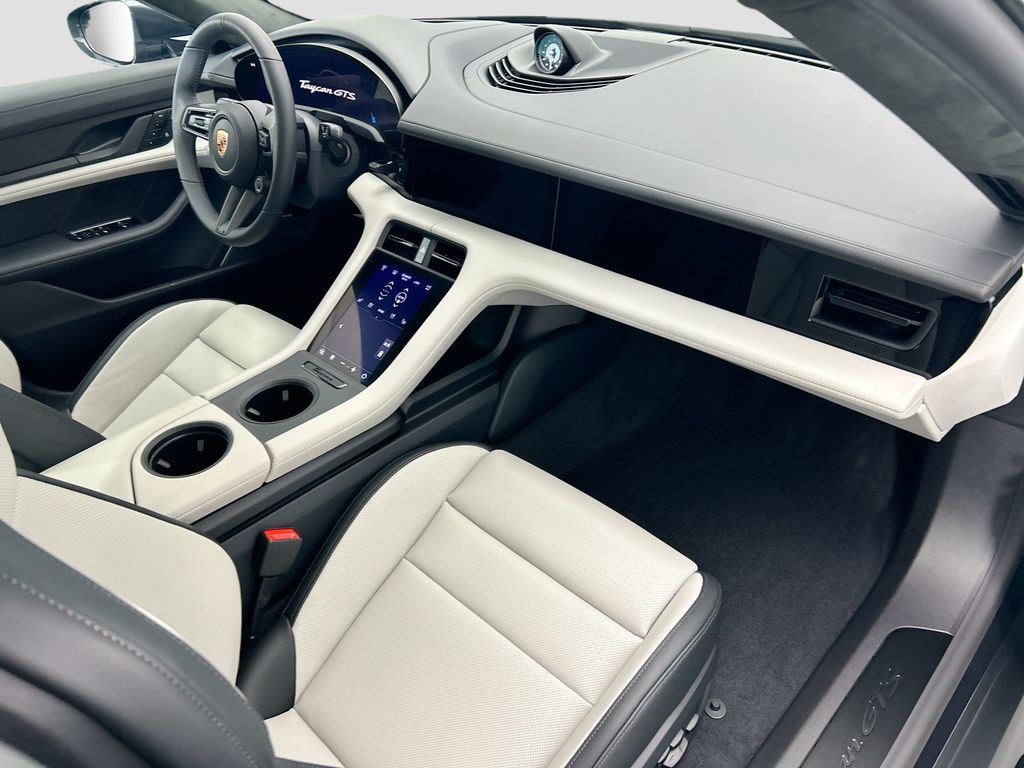 Thumbnail: 2026 Porsche Taycan - 20