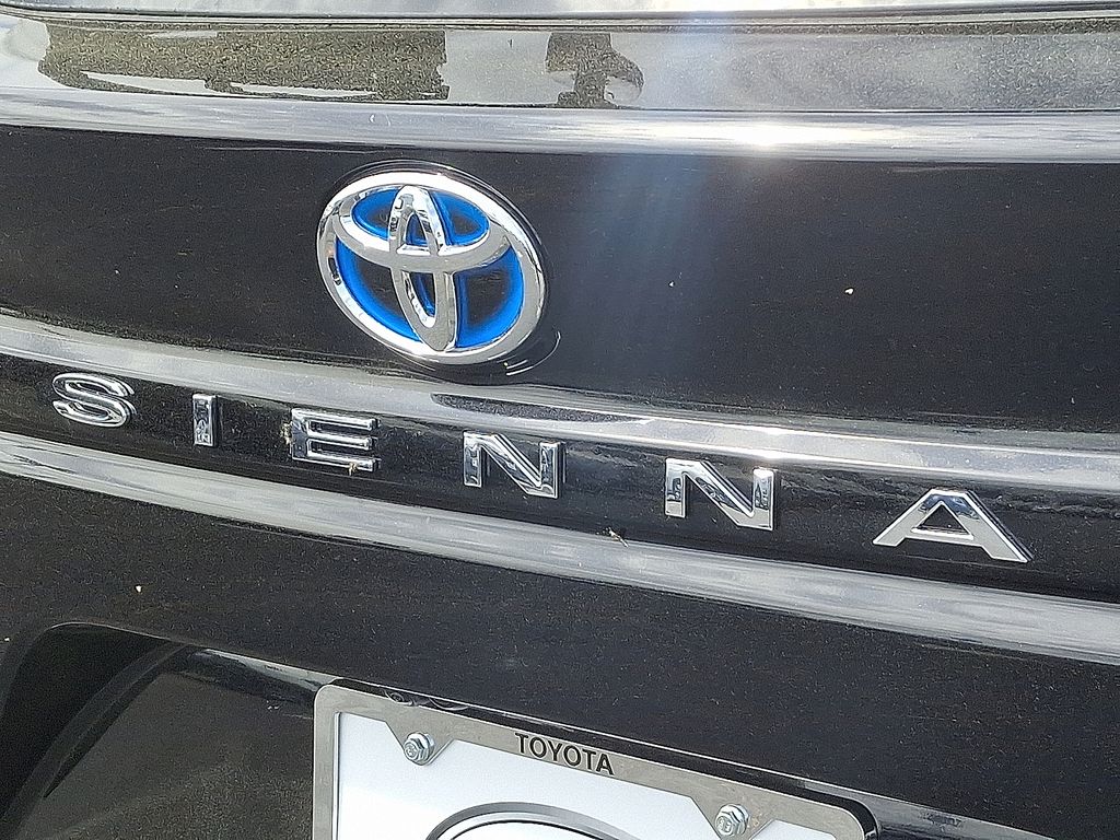 2025 Toyota Sienna Platinum 5