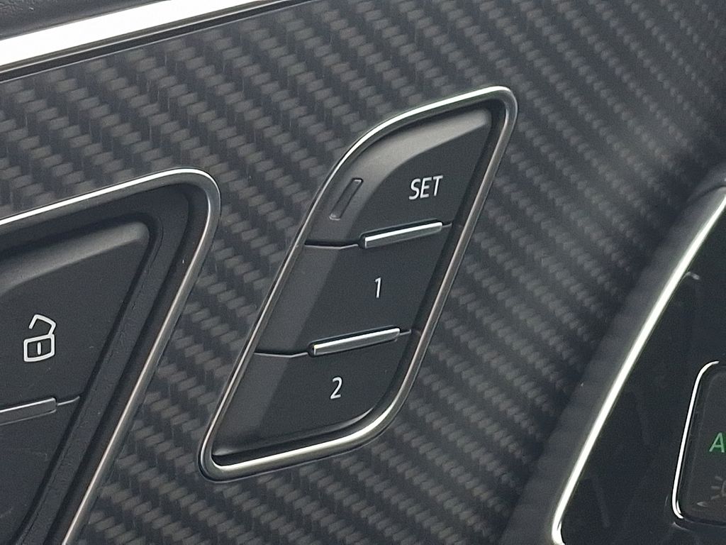 Thumbnail: 2026 Audi RS Q8 - 19