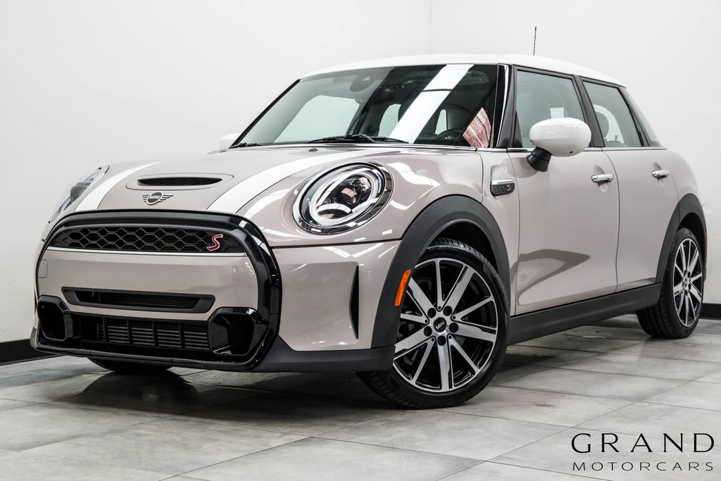 Gray Metallic 2023 MINI Cooper Hatchback Front-Wheel Drive 7-Speed Automatic
