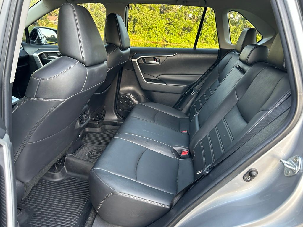 2021 Toyota RAV4 XLE Premium 12