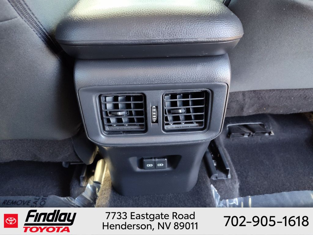 2024 Toyota RAV4 XLE - Photo 14