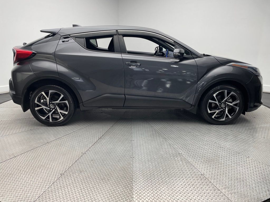 2020 Toyota C-HR XLE 4