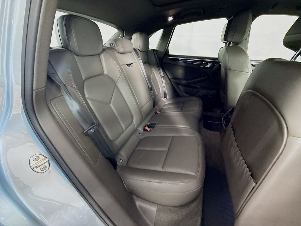 Thumbnail: 2020 Porsche Macan - 29