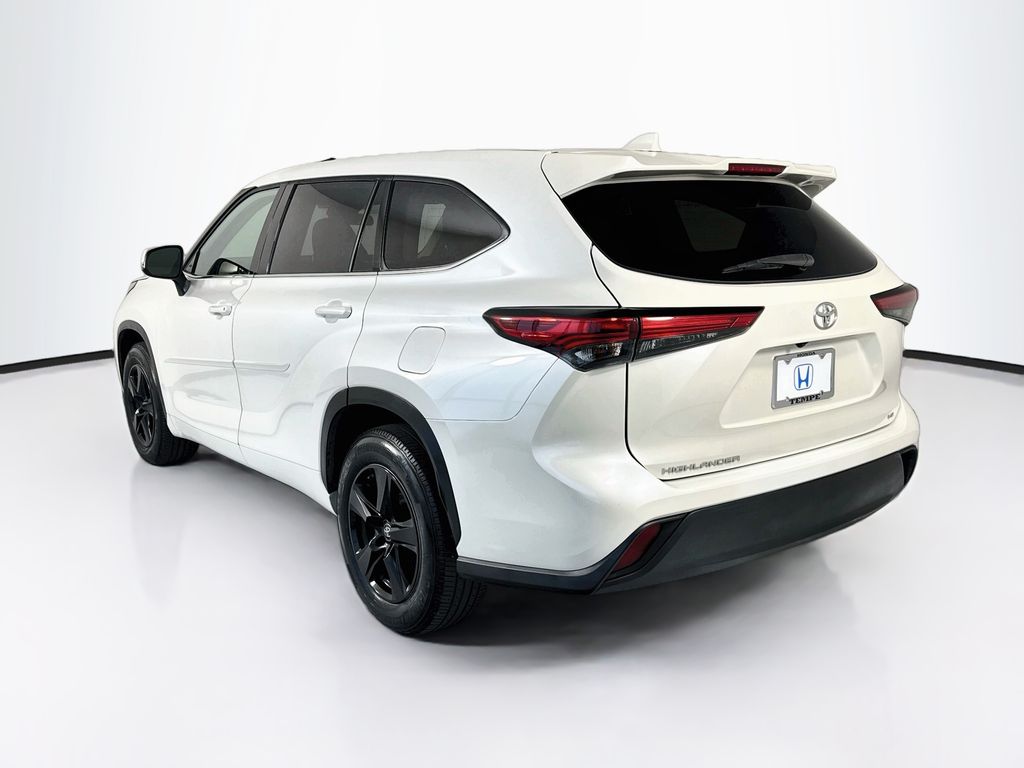 Thumbnail: 2021 Toyota Highlander - 7
