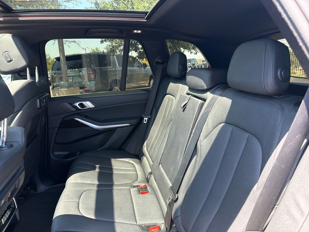 Used 2019 Gray BMW xDrive40i image 36