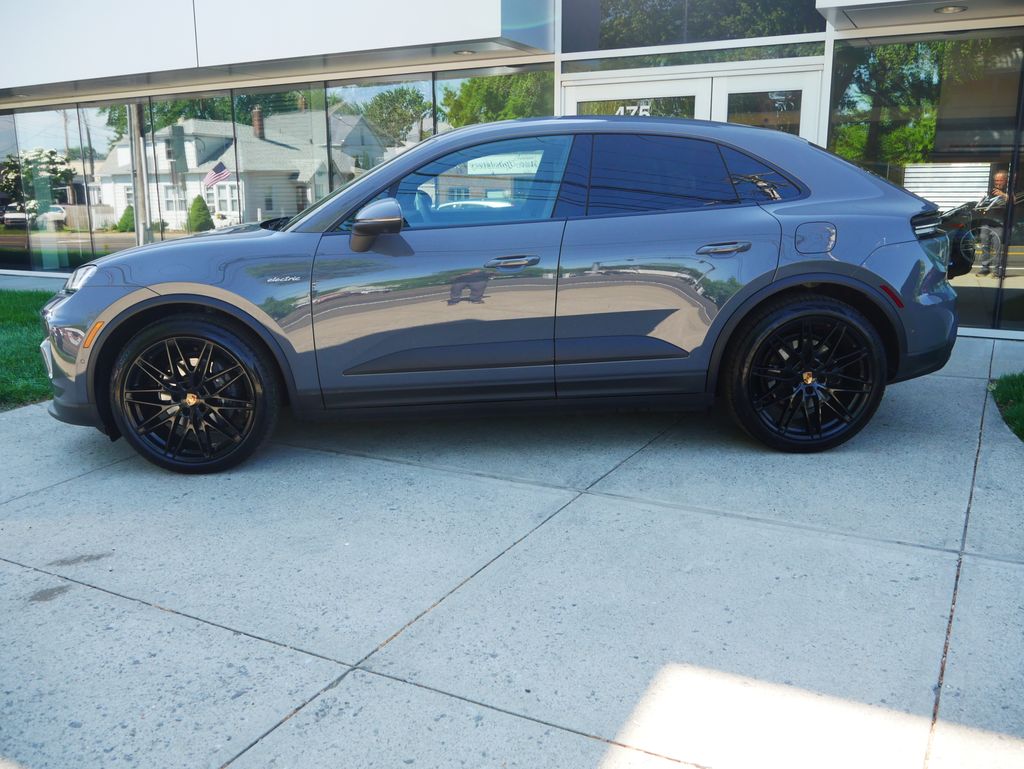Thumbnail: 2026 Porsche Macan - 2