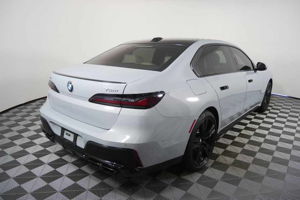 Thumbnail: 2023 BMW 7 Series - 4