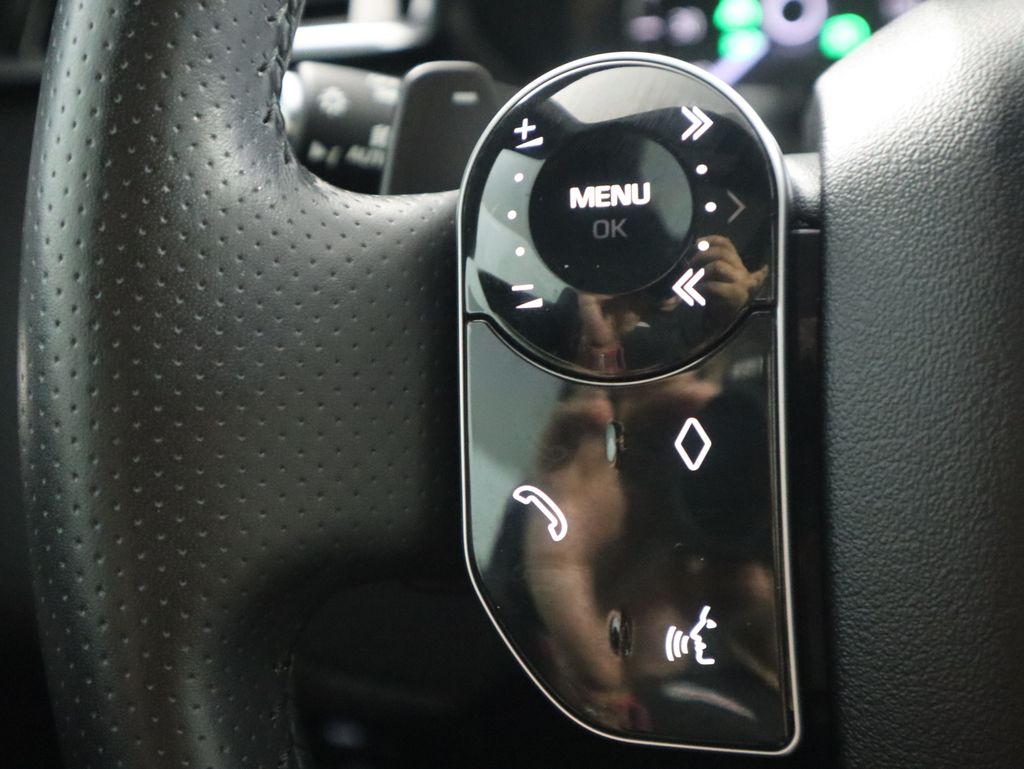 Thumbnail: 2020 Land Rover Range Rover Velar - 11