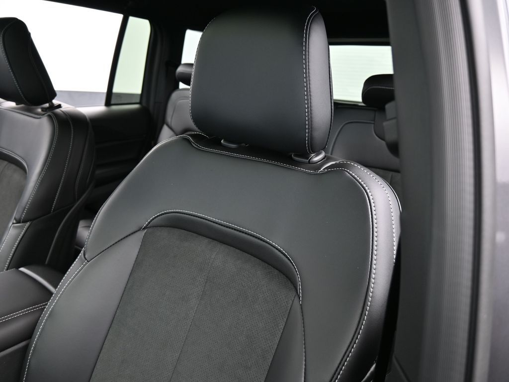 New 2025 Baltic Gray Metallic Clearcoat Jeep Altitude X image 17