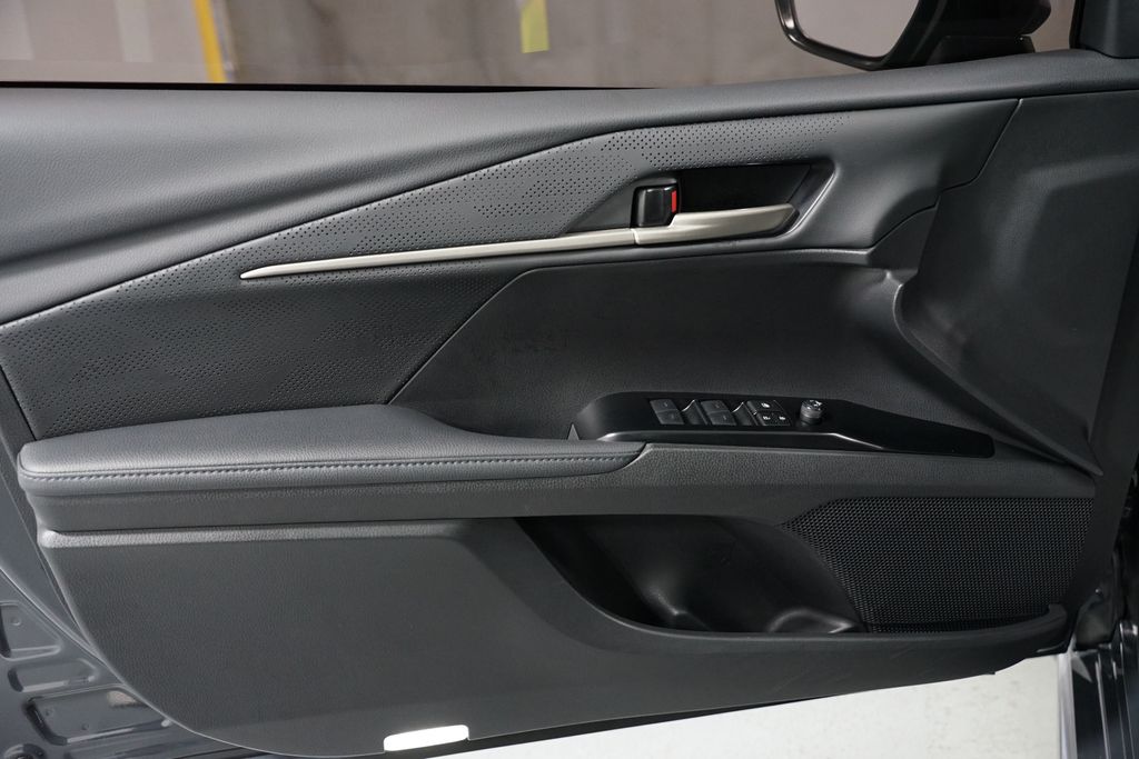 Thumbnail: 2025 Toyota Camry - 31