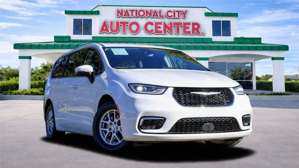 Bright White Clearcoat 2023 Chrysler Pacifica Touring L FWD Minivan Front-Wheel Drive 9-Speed Automatic