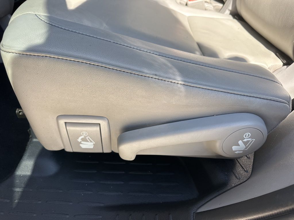 2019 Celestial Silver Metallic Toyota Highlander XLE FWD SUV
