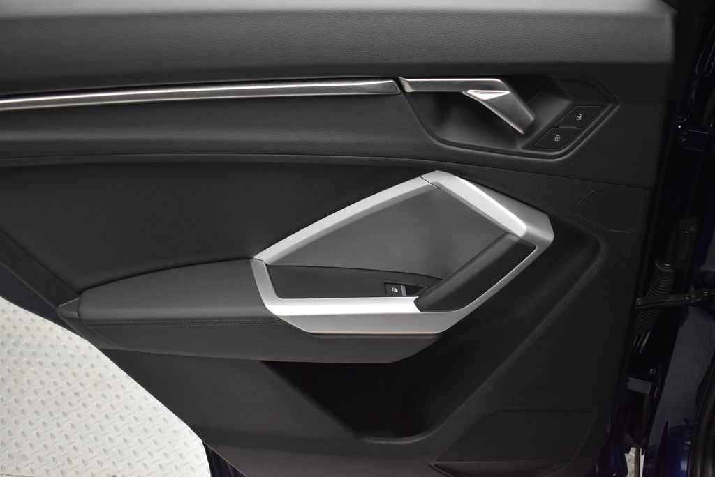 Thumbnail: 2025 Audi Q3 - 30