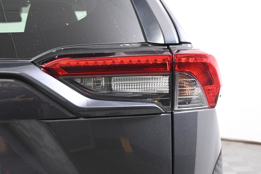 Thumbnail: 2022 Toyota RAV4 - 13