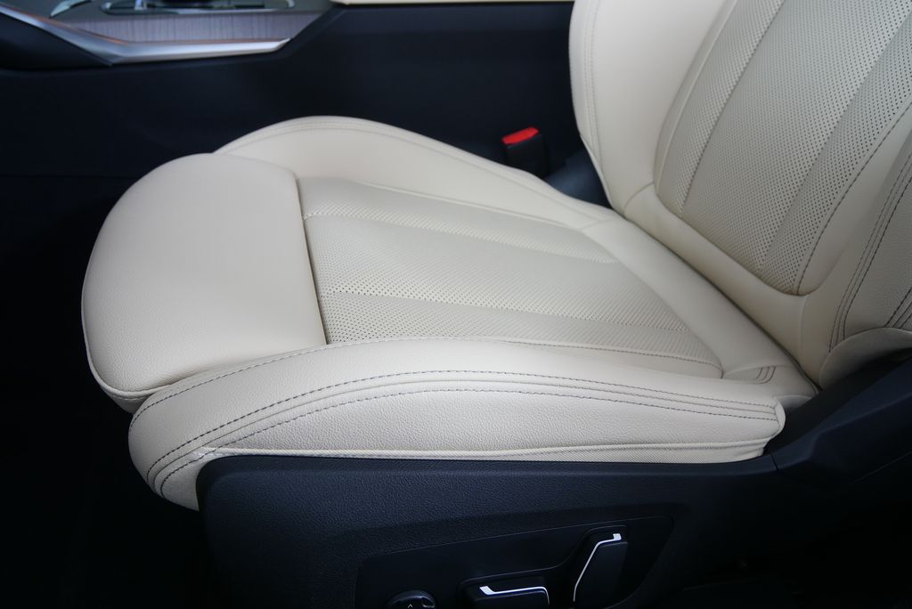 Thumbnail: 2026 BMW 4 Series - 10