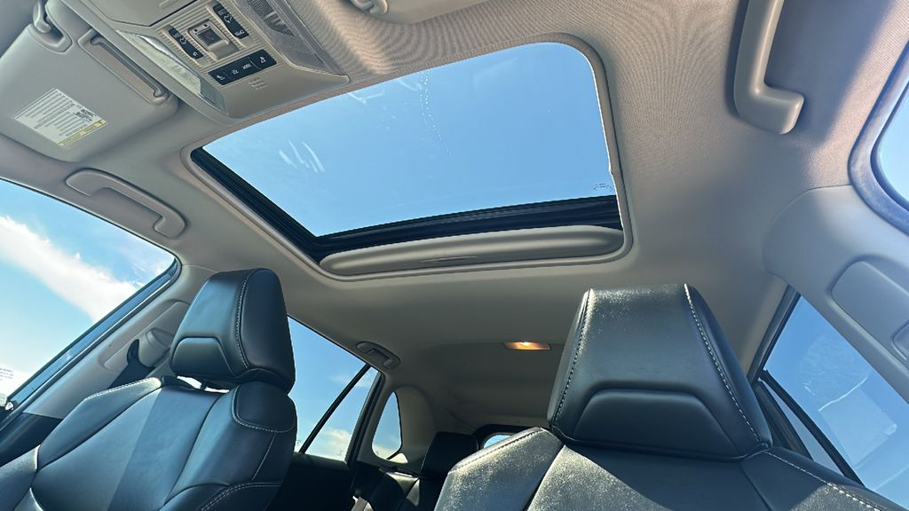 2020 Toyota RAV4 XLE Premium - 4