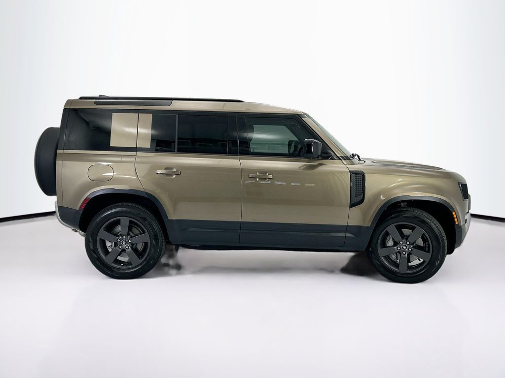 Thumbnail: 2025 Land Rover Defender - 4