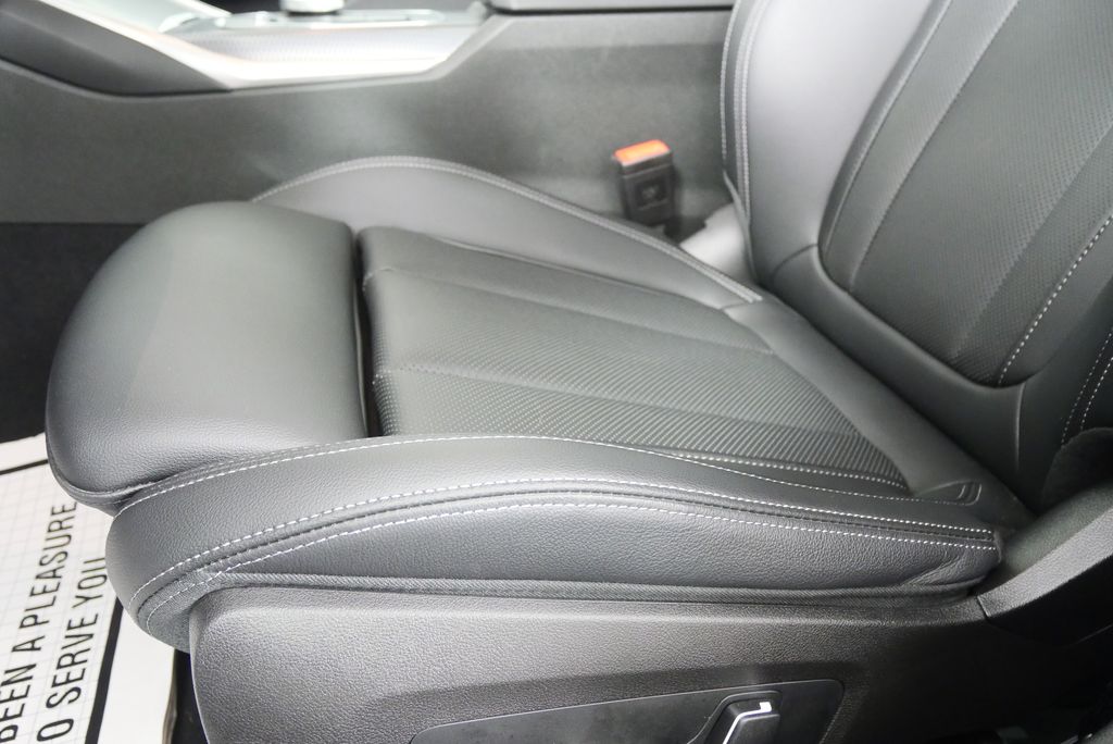 Thumbnail: 2025 BMW 3 Series - 10