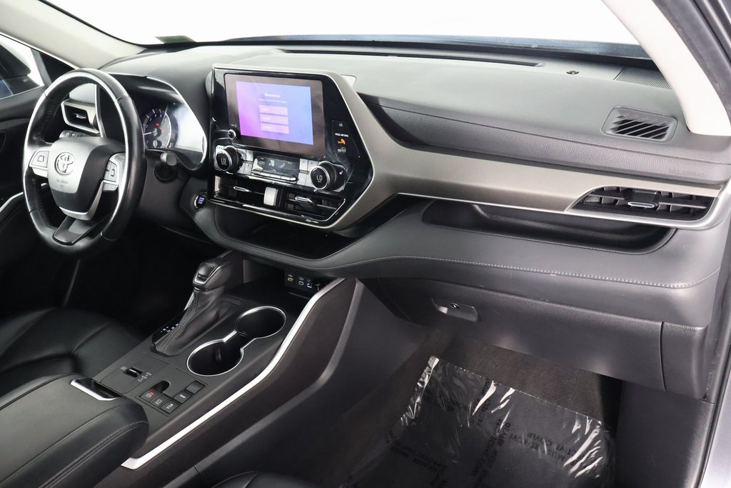 Thumbnail: 2023 Toyota Highlander - 8