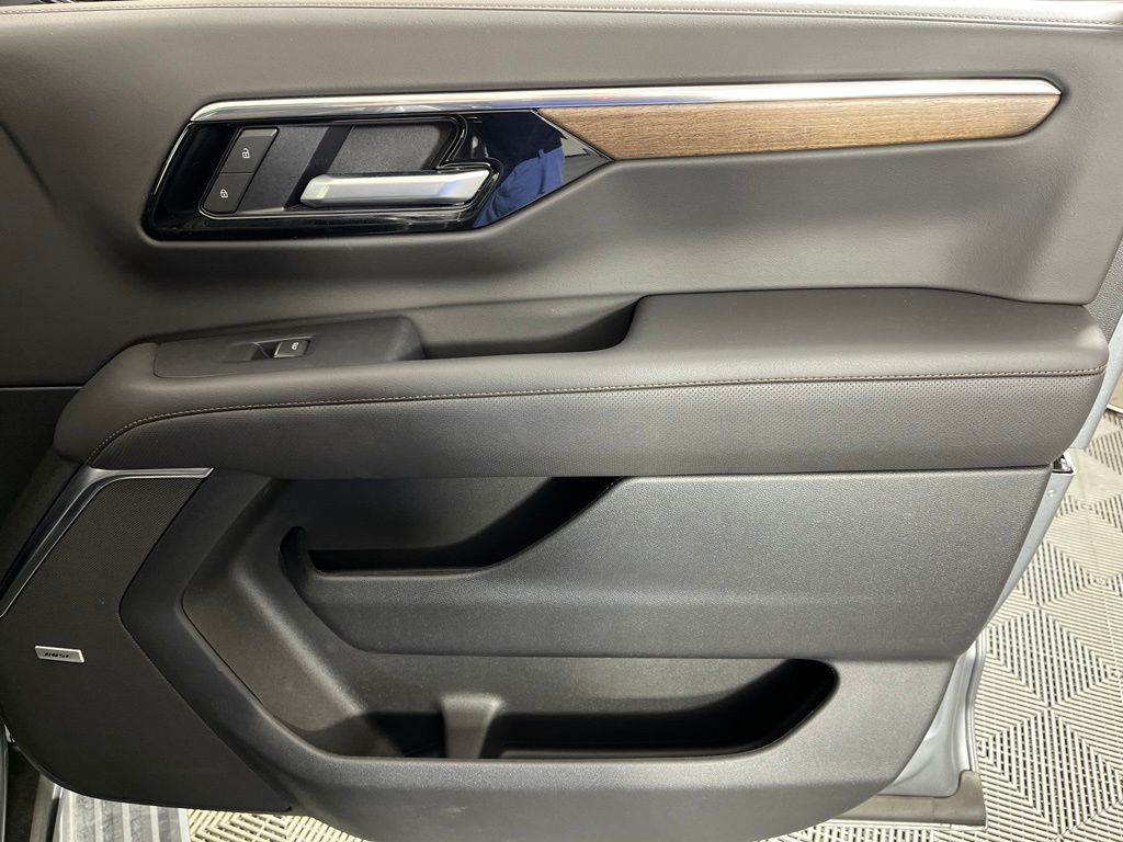 Thumbnail: 2025 Chevrolet Tahoe - 24