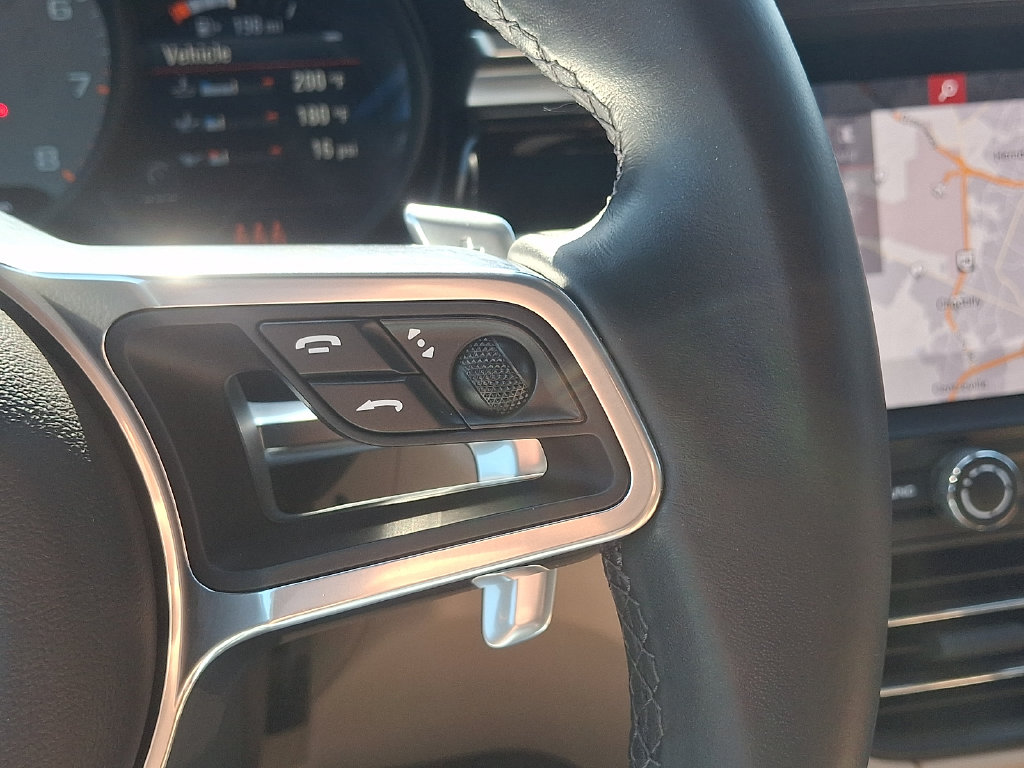 Thumbnail: 2021 Porsche Macan - 25