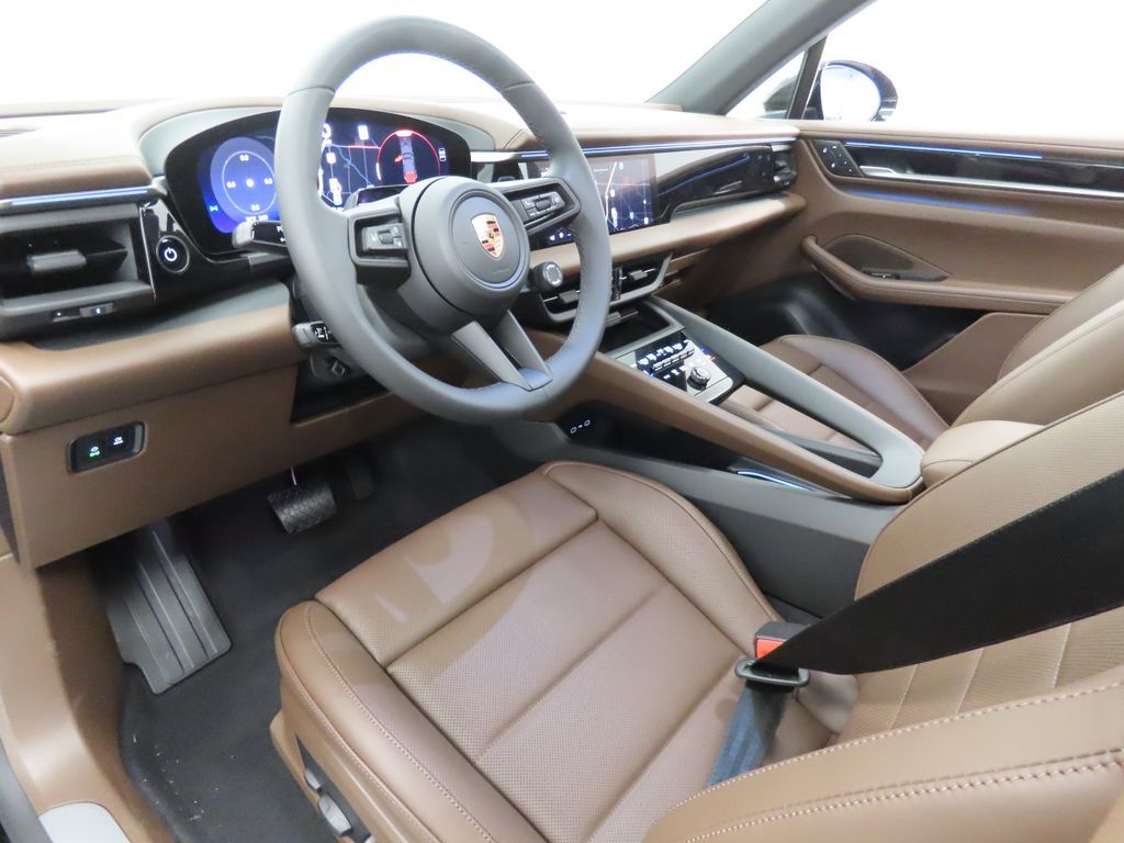 Thumbnail: 2026 Porsche Macan - 4