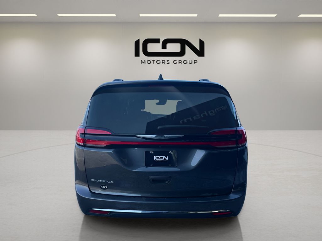 Used 2022 Chrysler Pacifica Van