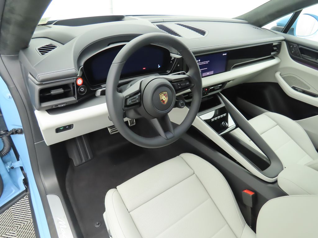 Thumbnail: 2025 Porsche Macan - 4