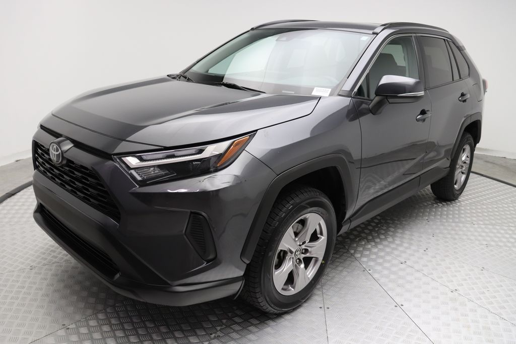 2023 Toyota RAV4 XLE 2