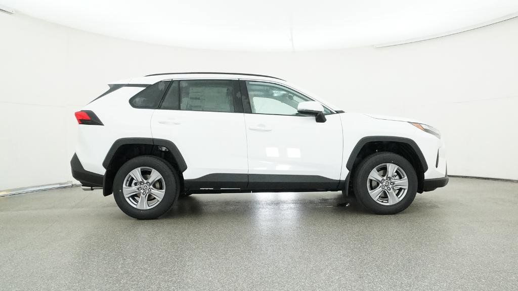 Thumbnail: 2025 Toyota RAV4 - 31