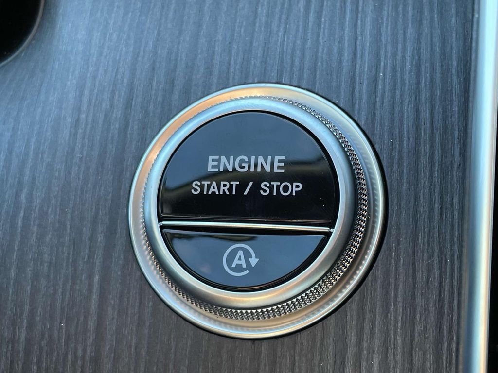 Thumbnail: 2025 Mercedes-Benz C-Class - 30