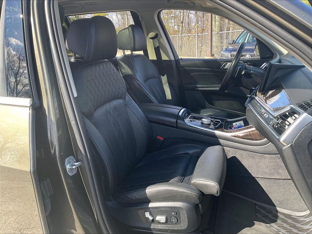 2024 BMW X7 — photo 11