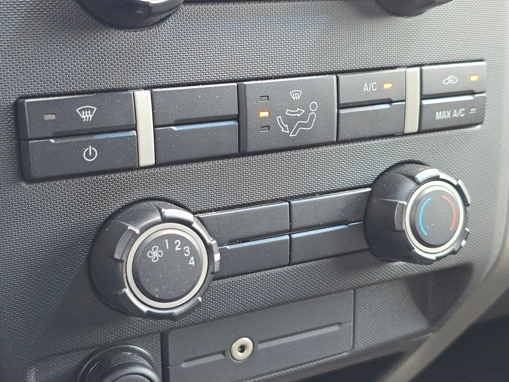 2011 Ford F-150 XLT photo 28