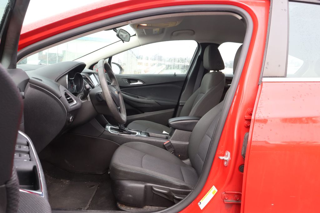 Thumbnail: 2017 Chevrolet Cruze - 11