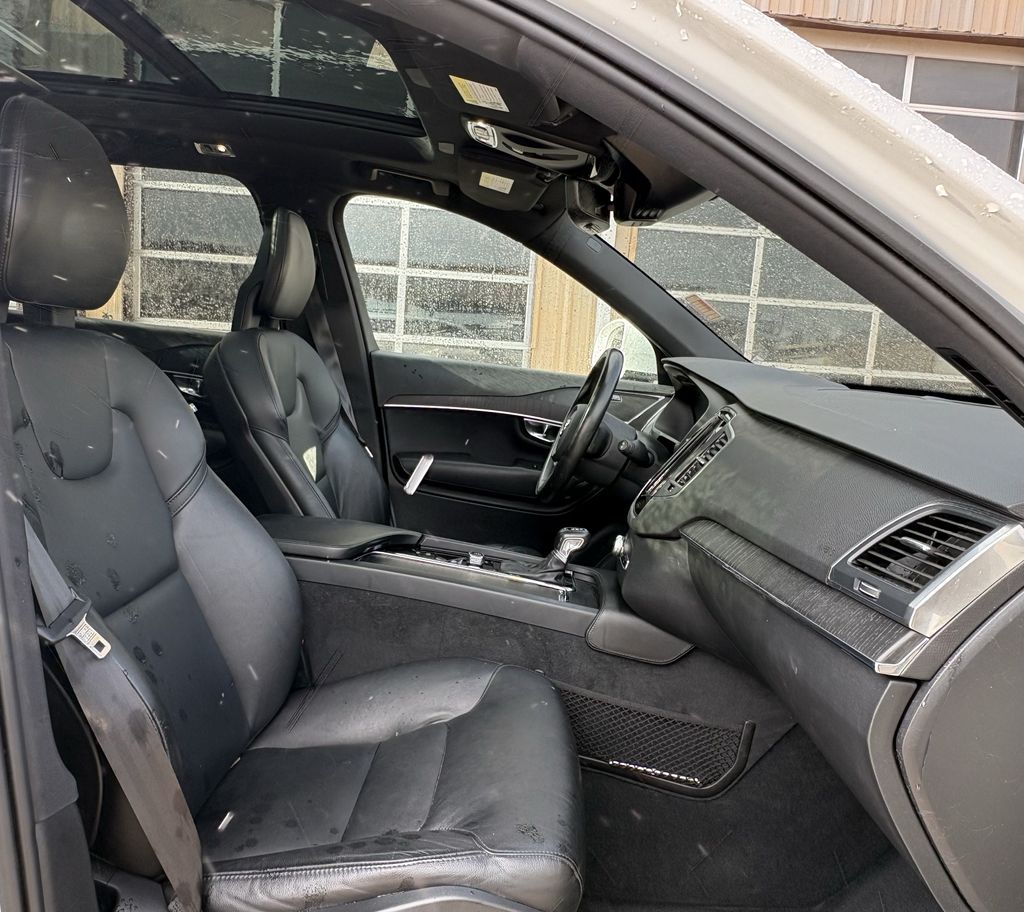 2020 Volvo XC90 T5 Momentum White at Ultimate Motorsports