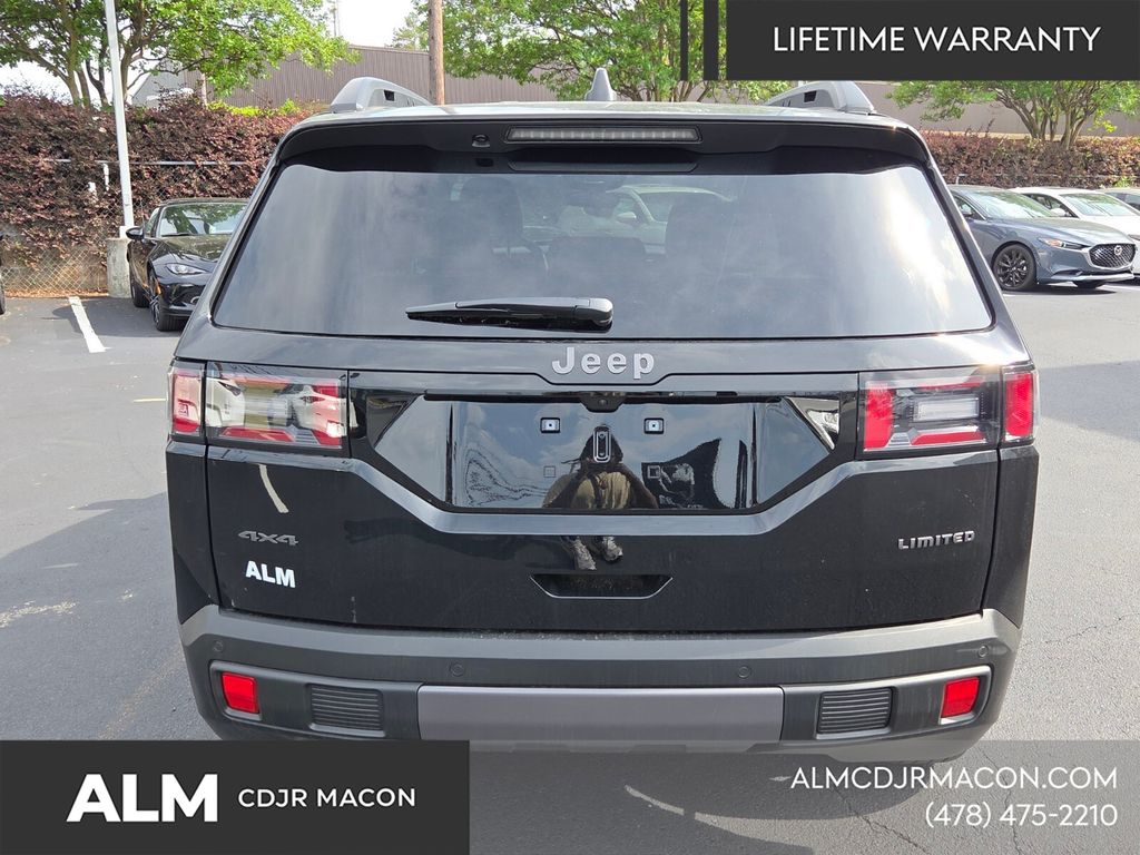 New 2026 Diamond Black Crystal Pearl-Coat Exterior Paint Jeep Limited image 12