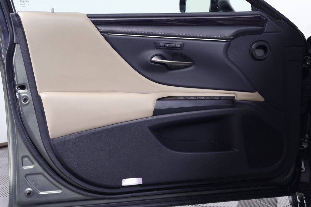 Thumbnail: 2019 Lexus ES - 12