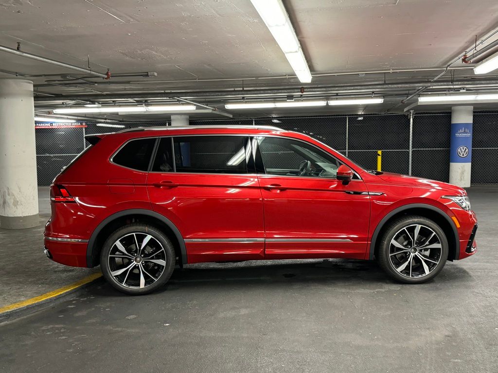 2024 Volkswagen Tiguan 2.0T SEL R-Line 32